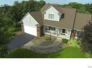 10475 Whistler Pkwy, Holly, MI