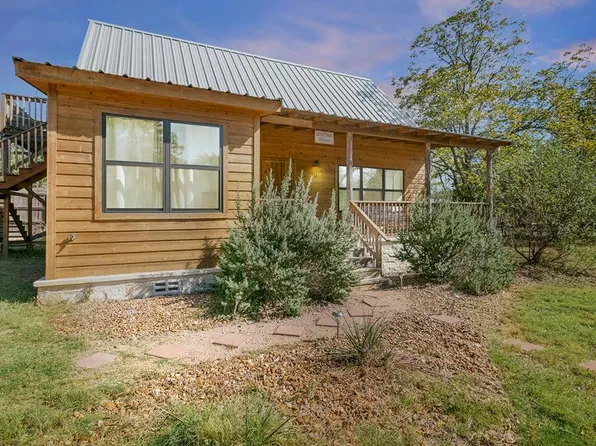 511 Bluebird St, Fredericksburg, TX 78624