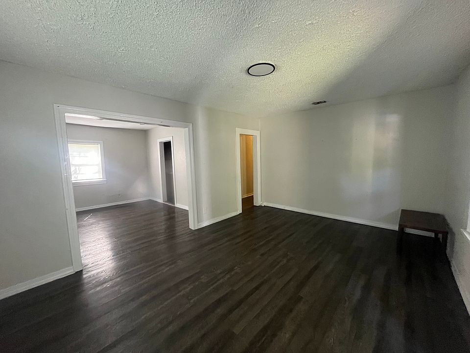 1st image of 1144 W 27th St