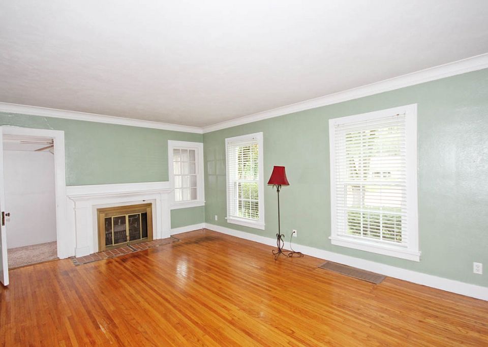 2nd image of 340 S Dennis Ave