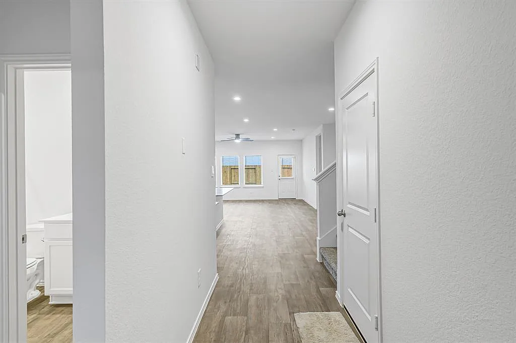 4 bed, 2347 sqft, $2,700 — Photo 3