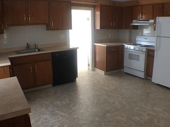 5th image of 306 Main St
