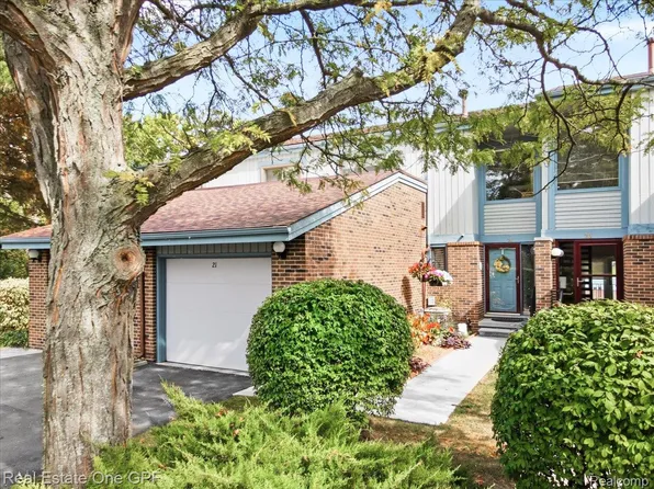 1715 River Rd, Saint Clair, MI 48079