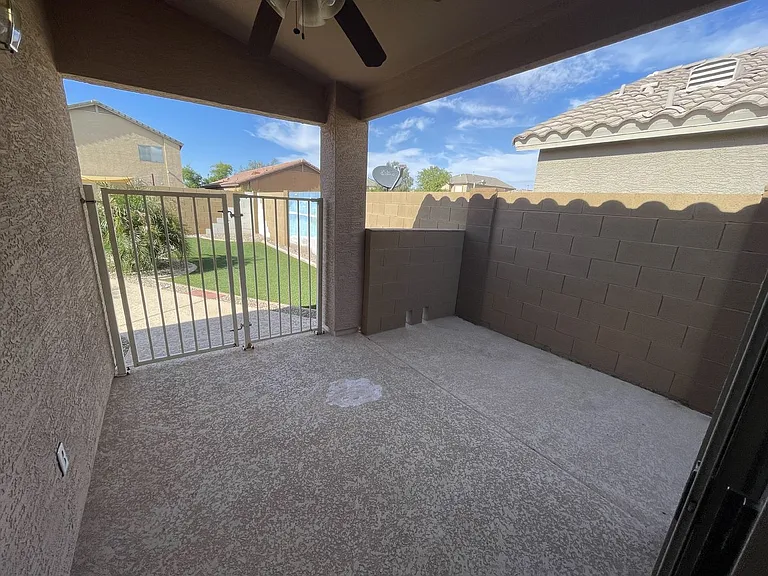 39974 W Thornberry Ln — Photo 23