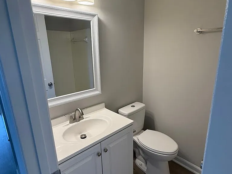 1604 Arlyn Cir #J — Photo 19