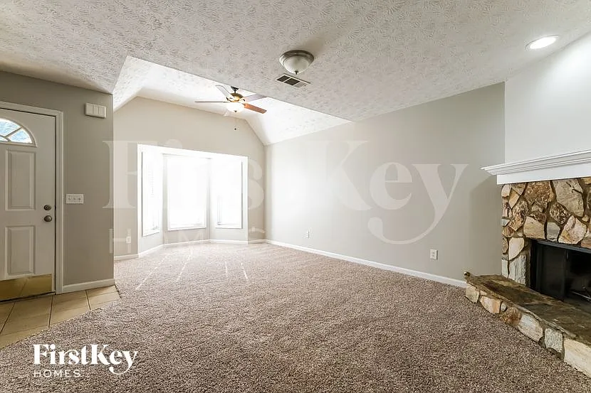 3 bed, 2.5 bath, 1671 sqft, $2,205 — Photo 3