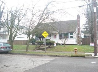 3906 SE Kelly St, Portland, OR 97202