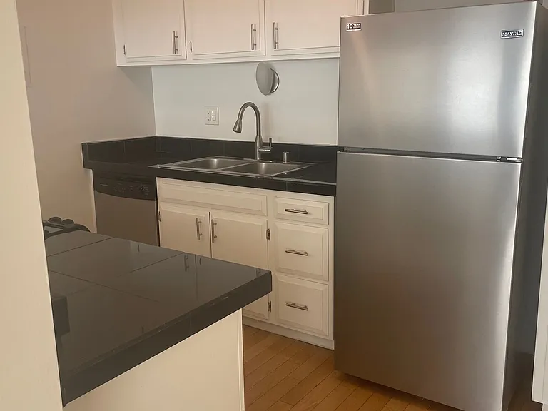 2542 N Beachwood Dr #6 — Photo 33