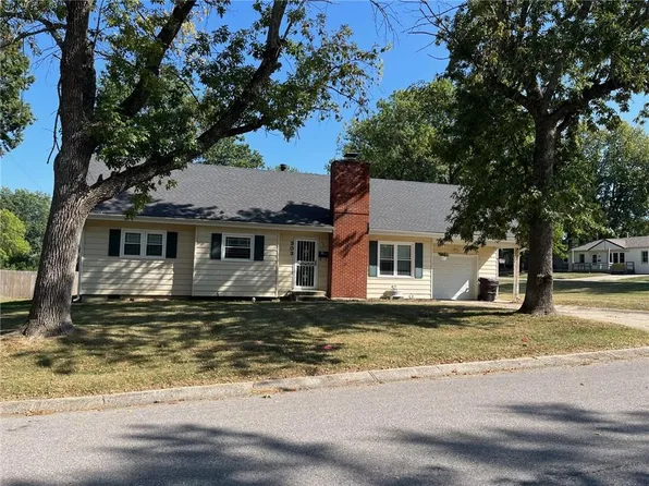 303 9th St, Warrensburg, MO 64093