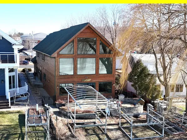 5830 Lake Edge Rd, Mc Farland, WI 53558