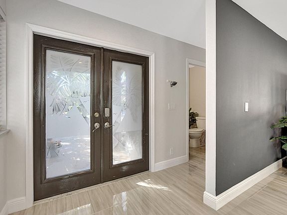 4th image of 376 NW 37 Way