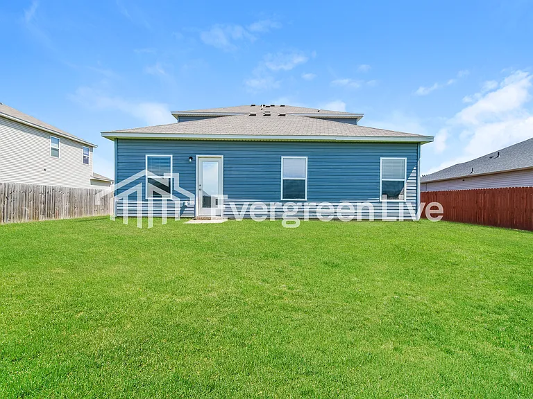 2833 Sebright Ave — Photo 14