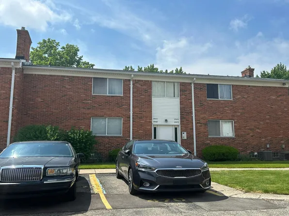 29472 Hoover Rd, Warren, MI 48093