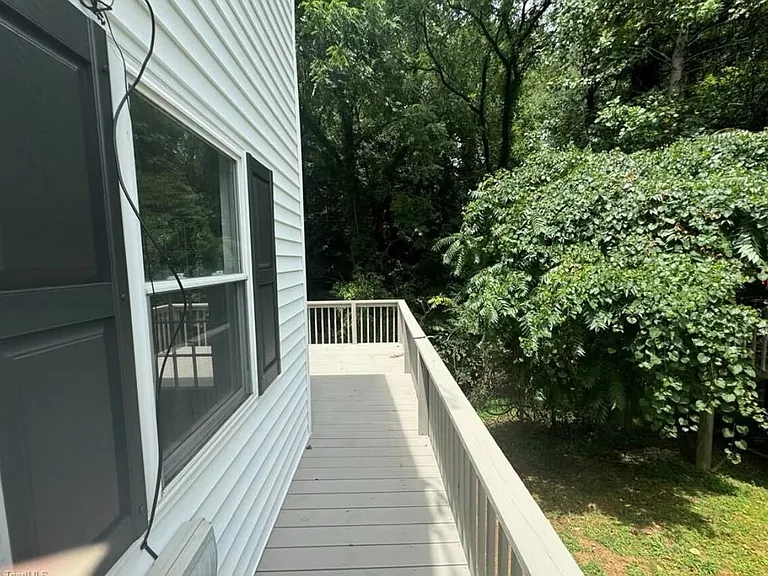 904 Elizabeth St — Photo 22