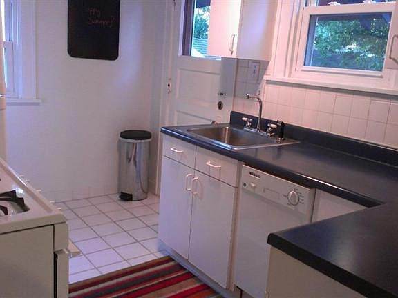 3rd image of 2836 Hyde Park Pl