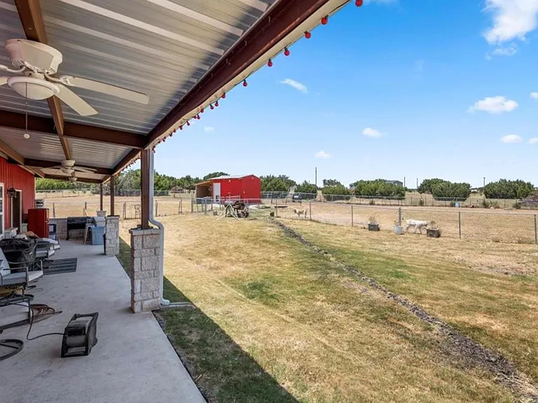 7027 FM 971 — Photo 21