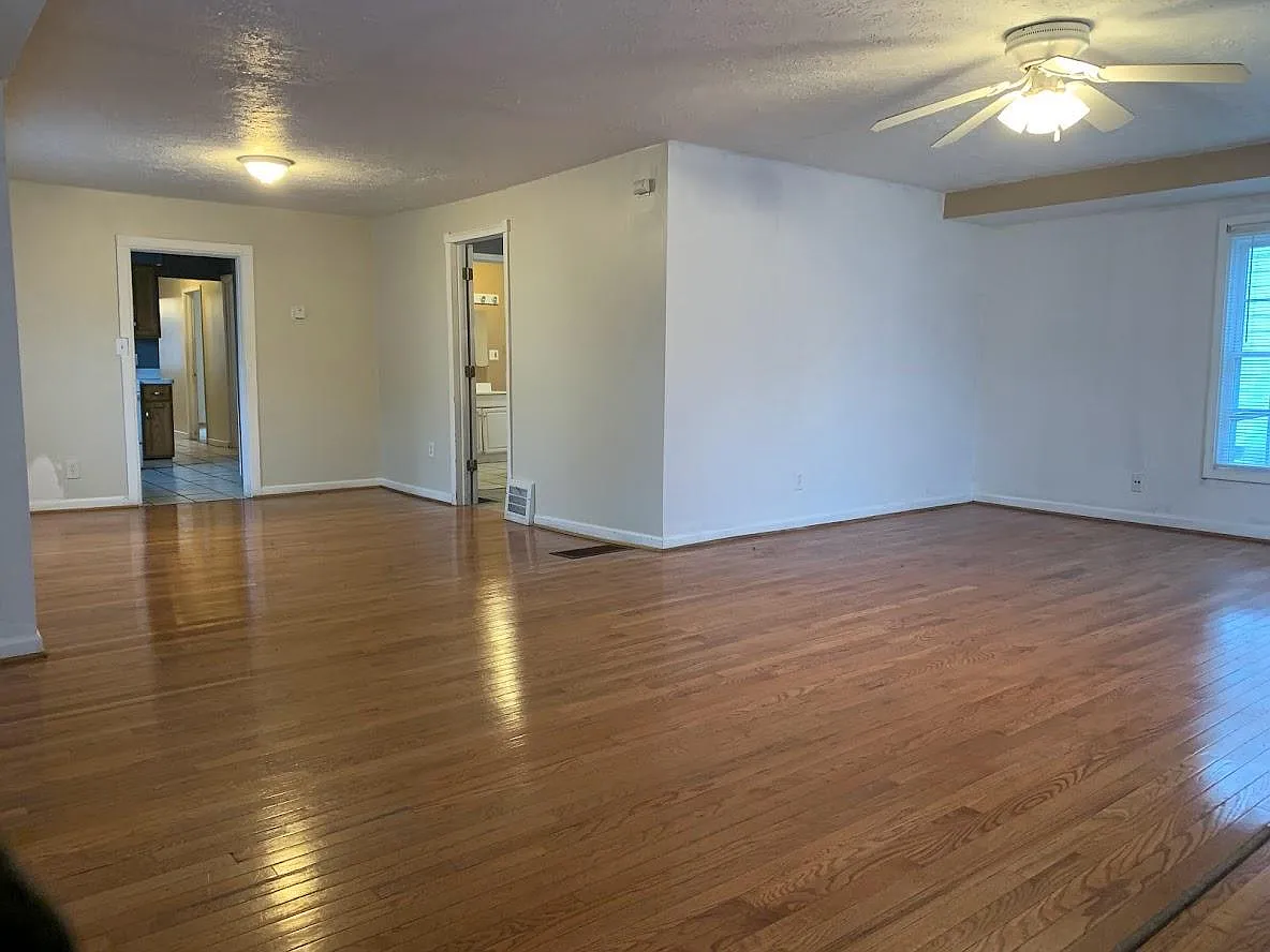4 bed, 1650 sqft, $1,795 — Photo 2