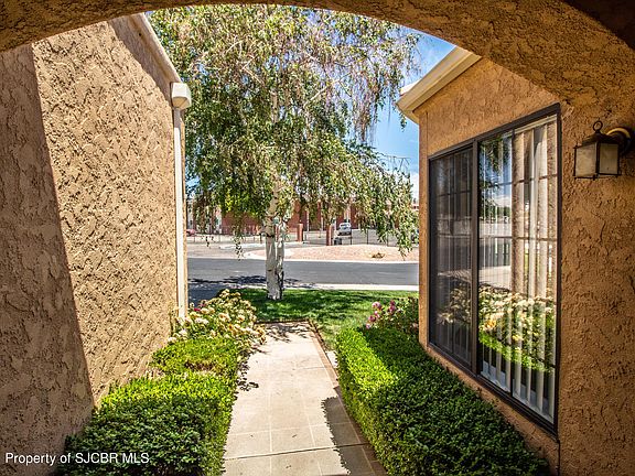 3rd image of 2305 N Suntuoso Ct