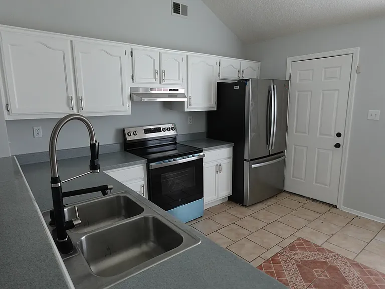 4235 Wagon Trail Cv — Photo 10