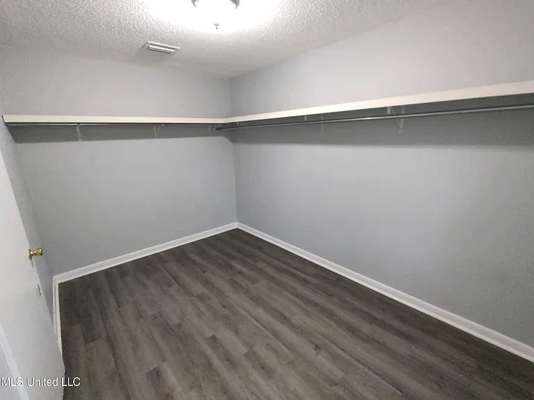5443 Hubert St — Photo 12
