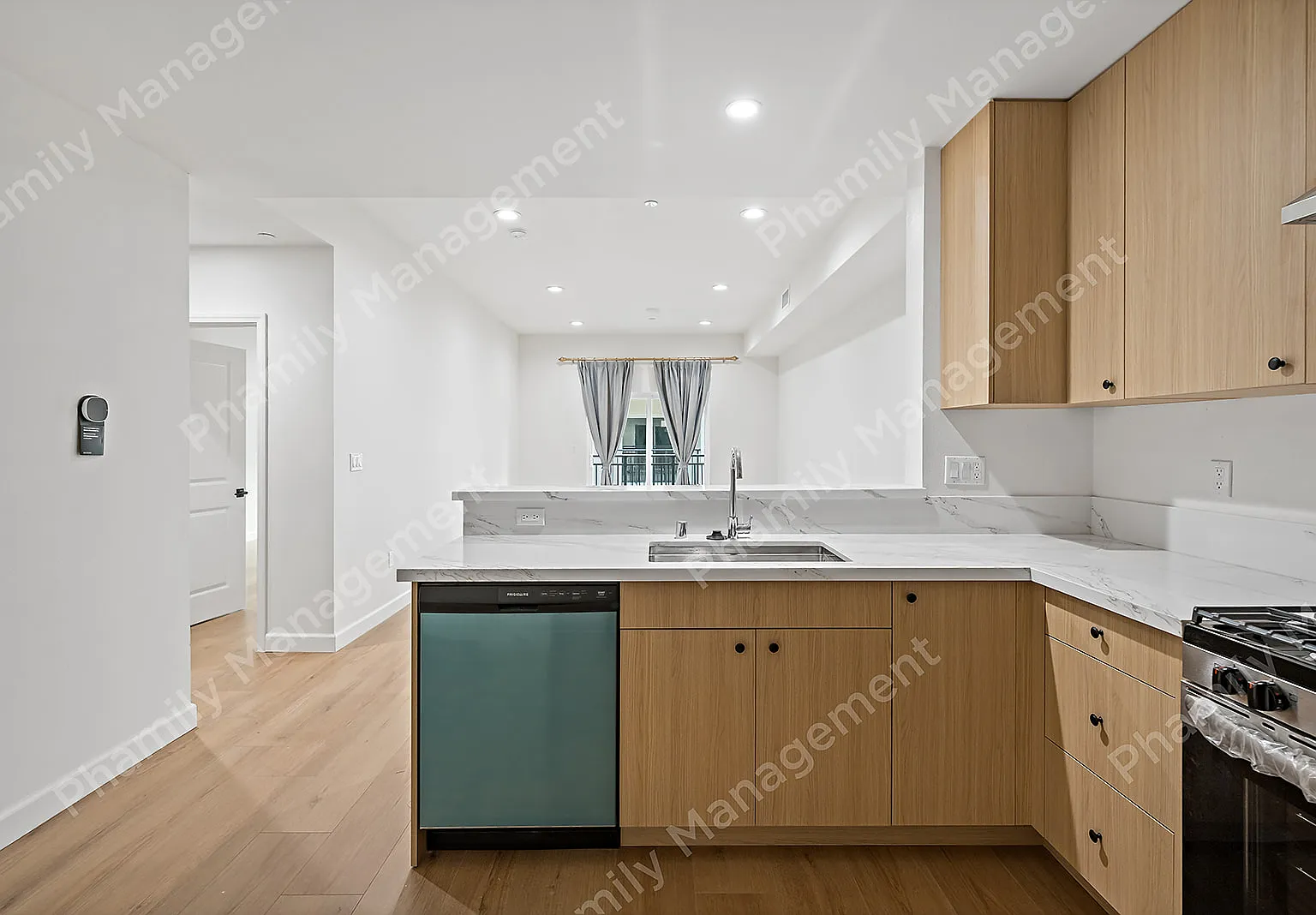 1 bed, 757 sqft, $2,100 — Photo 4