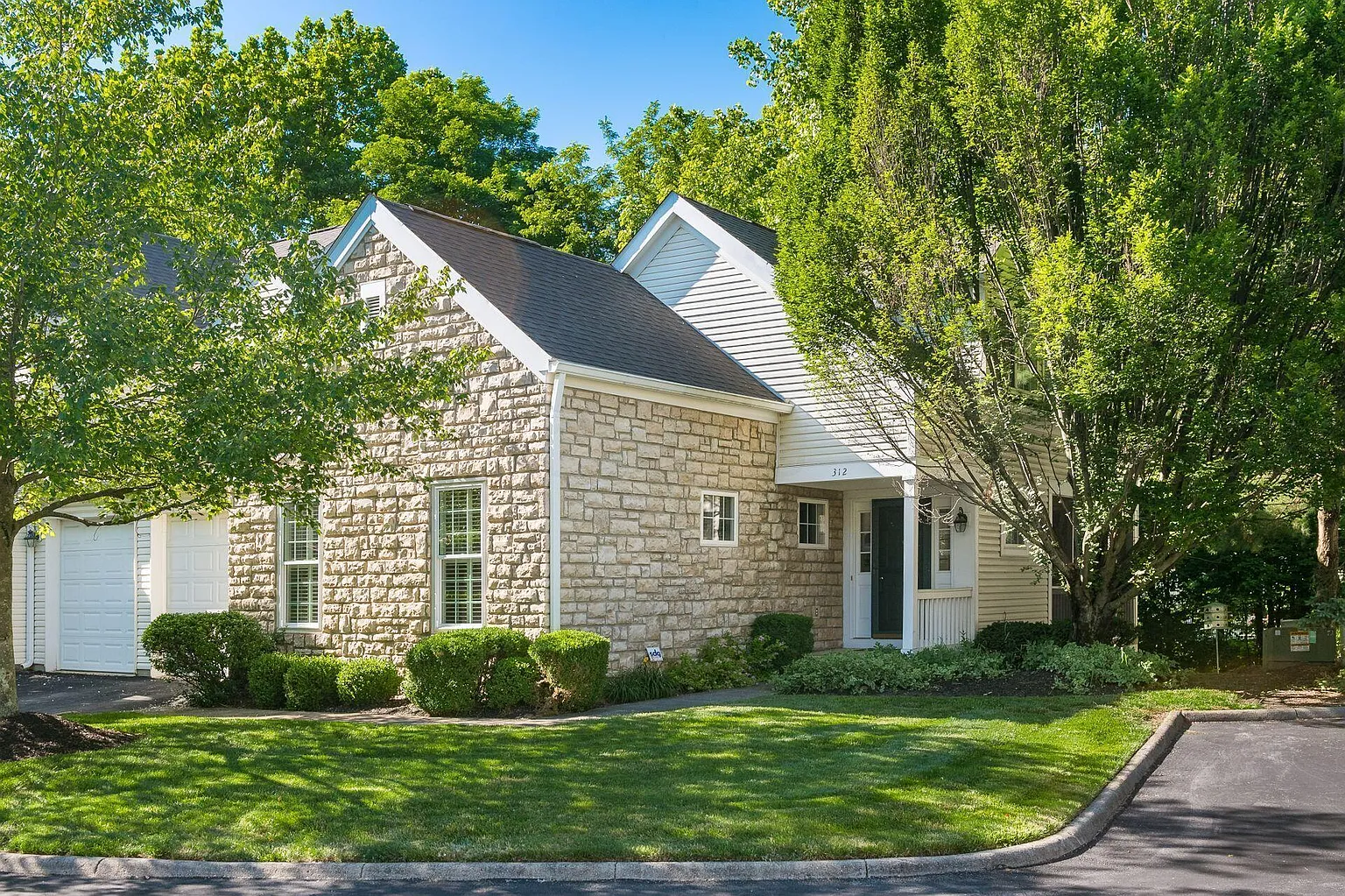 312 Sycamore Woods Ln photo 1