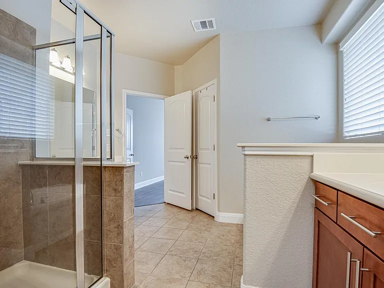 562 White Cyn — Photo 29