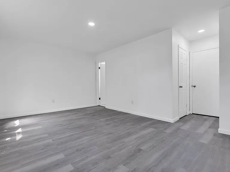 2556 Woodland Rd — Photo 28