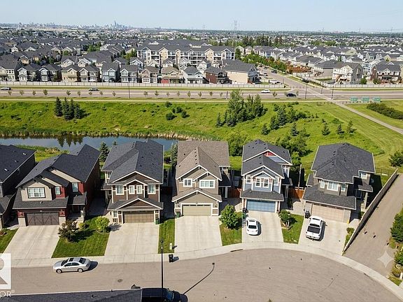 4th image of 4343 Crabapple Cres SW