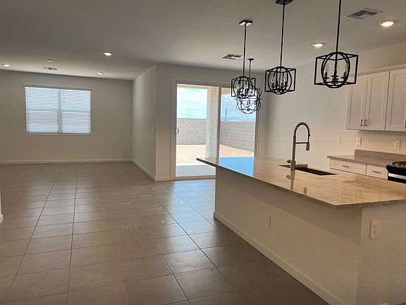5th image of 37515 W San Clemente St