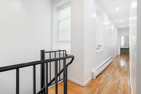 Rented by Compass | media 22