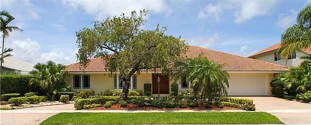 1st image of 885 NE Mulberry Dr