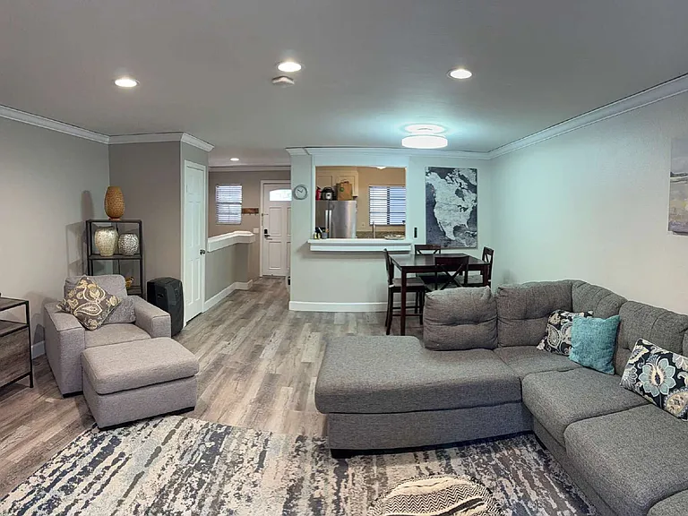 8840 Villa La Jolla Dr #221 — Photo 2