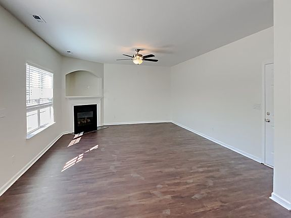 2nd image of 36 Ashton Bluff Cir