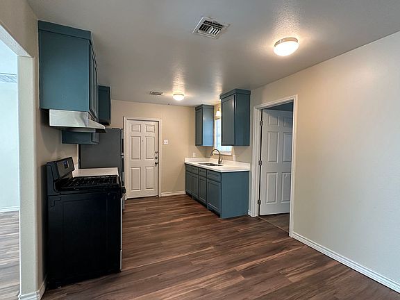 2nd image of 1906 Roslyn Dr