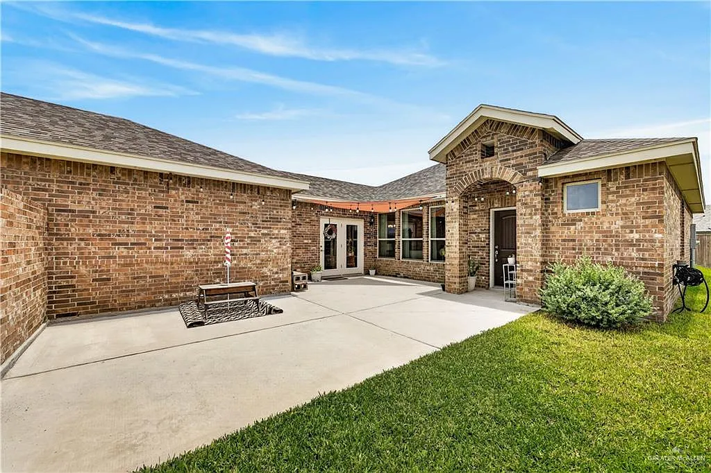 3 bed, 2.0 bath, 1681 sqft, $2,500 — Photo 2
