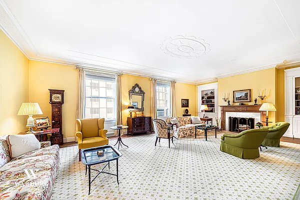 Sold by Warburg | media 22