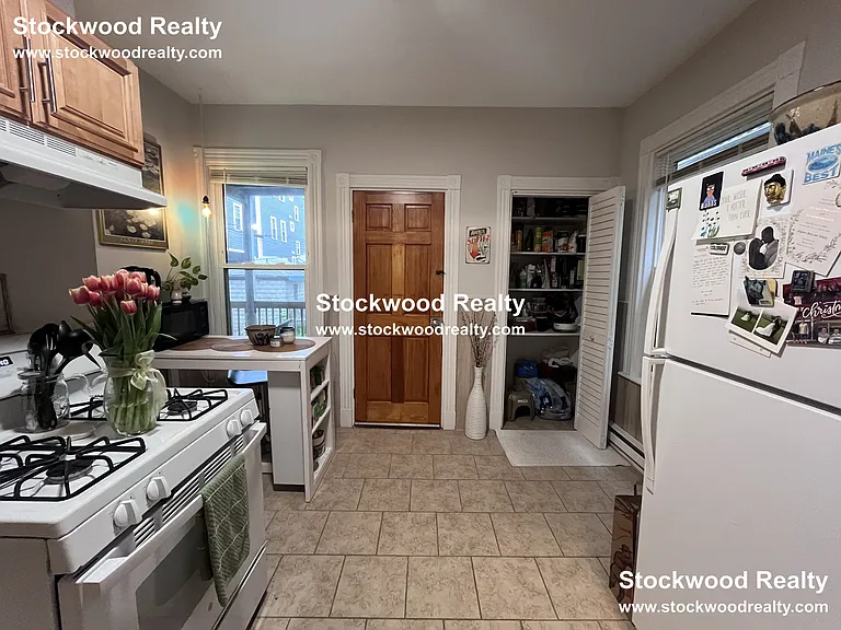 274 E Cottage St #1 — Photo 11
