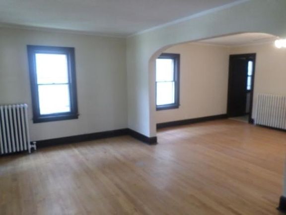 3rd image of 824 24th Ave NE