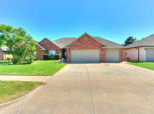 1912 Oak Dr, Moore, OK 73170