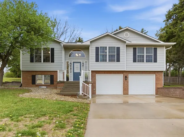 1812 Kingwood Dr, Manhattan, KS 66502