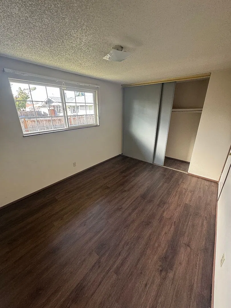 Great Single level Home — Photo 4