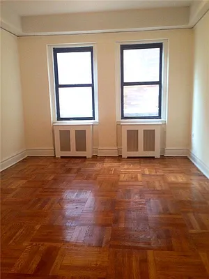 Rented by Siderow Residential Group | media 11