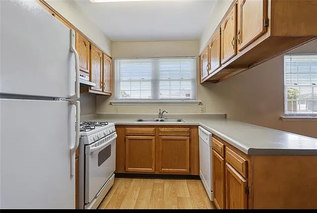 303 Russell Dr — Photo 7