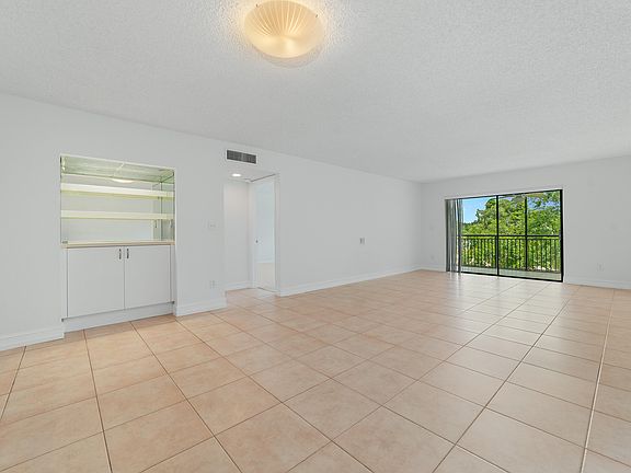 5th image of 16091 Blatt Boulevard #302