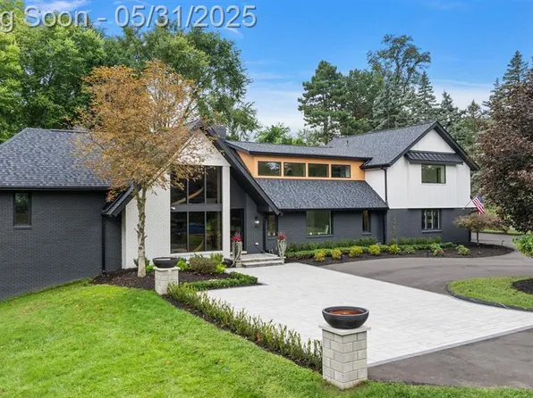 1367 W Long Lake Rd, Bloomfield Hills, MI 48302