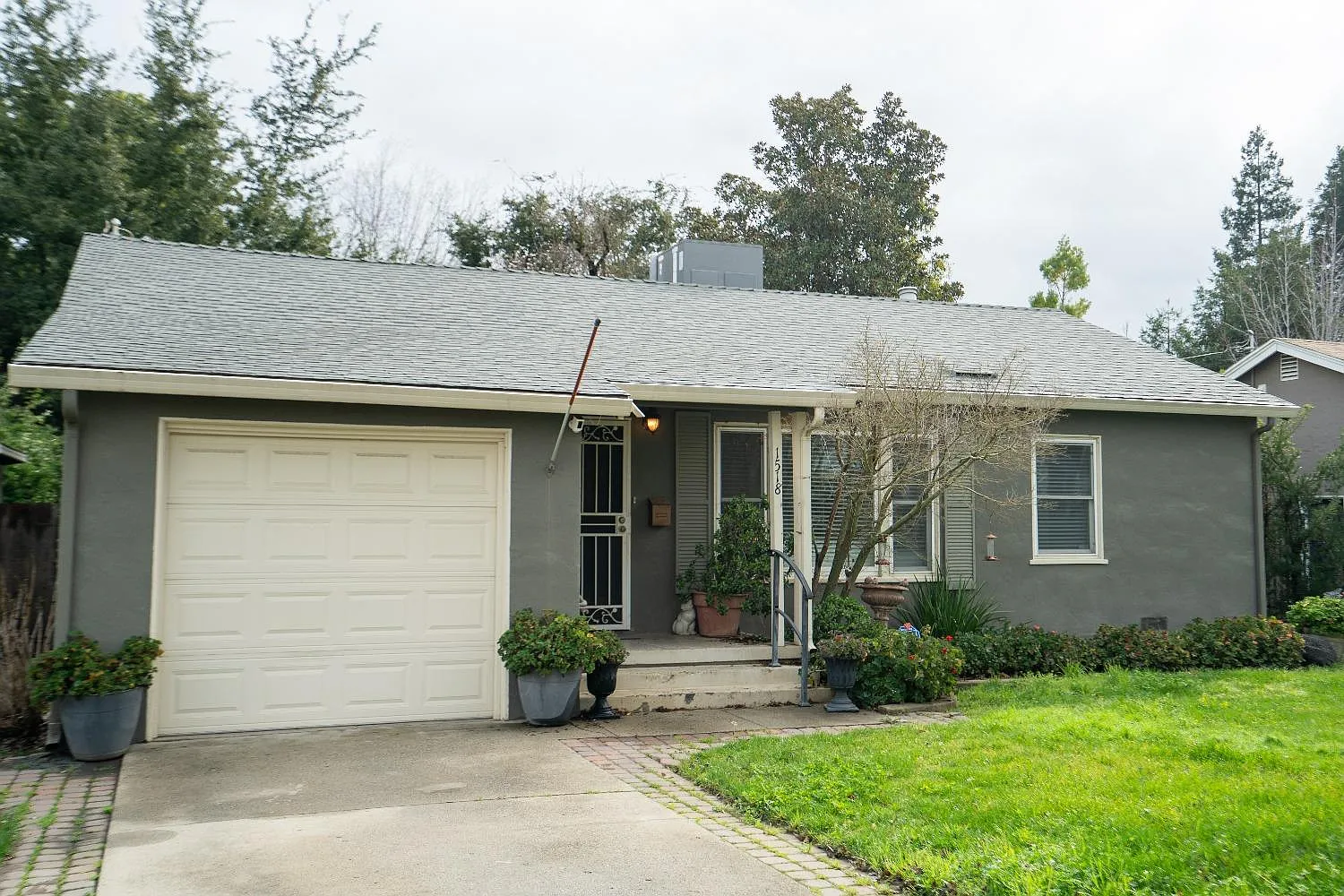 1518 Albany Ave photo 1