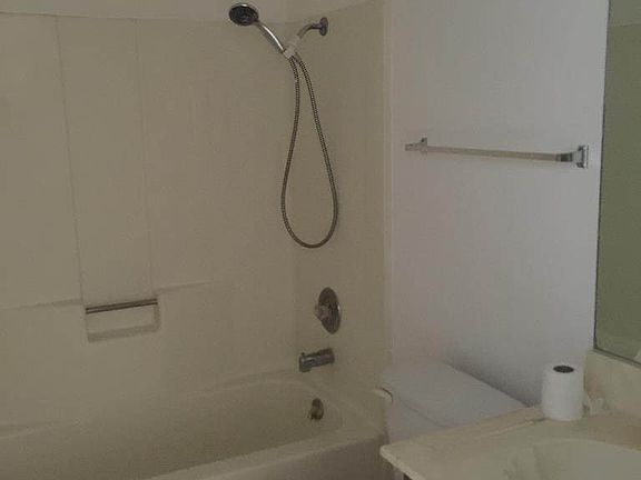 5th image of 1725 Agate Cir APT A