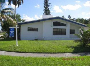 2590 NE 202nd St, Miami, FL 33180