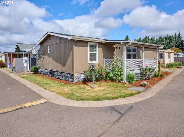 820 NW Wade St, Estacada, OR 97023